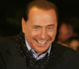 "Siparietto" di Berlusconi nel comizio di Torino 