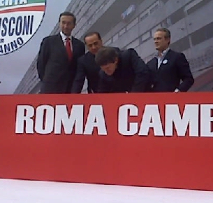 Fini, Berlusconi e Alemanno firmano il patto per Roma